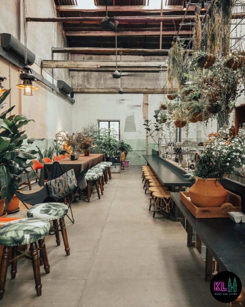 Hidden Bar in a Pre-War Building in KL!