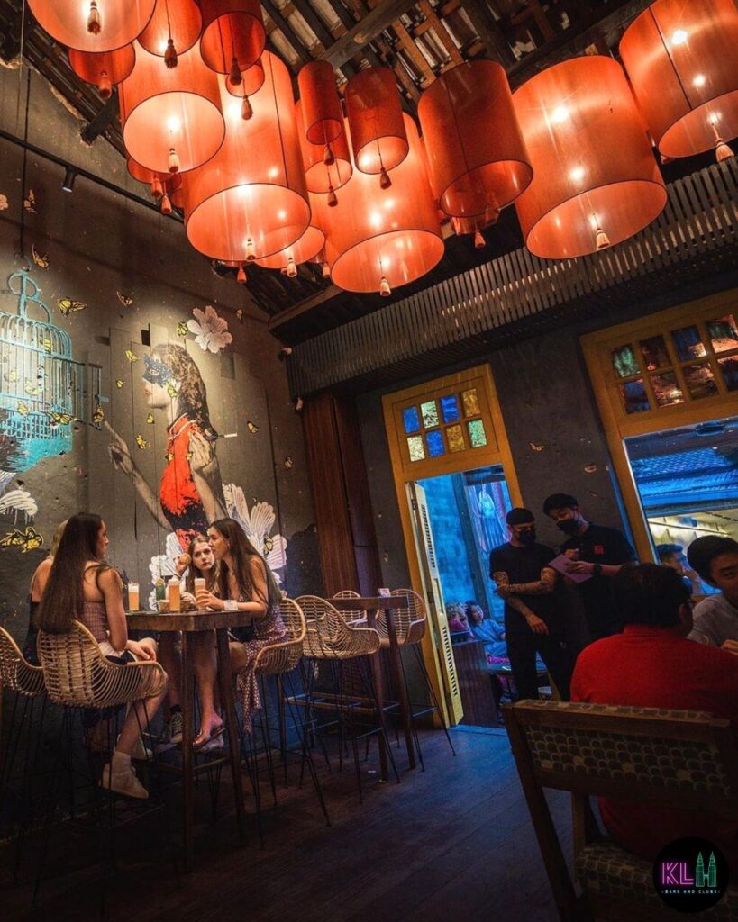 HIDDEN Bar With Vintage Chinatown Vibes in KL!